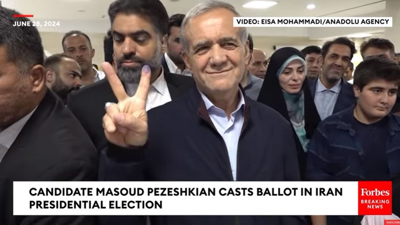 Massoud Pezeshkian, favorit în cursa prezidențială din Iran / Este văzut ca fiind un moderat care ar putea să înceapă deschiderea dictaturii către lume
