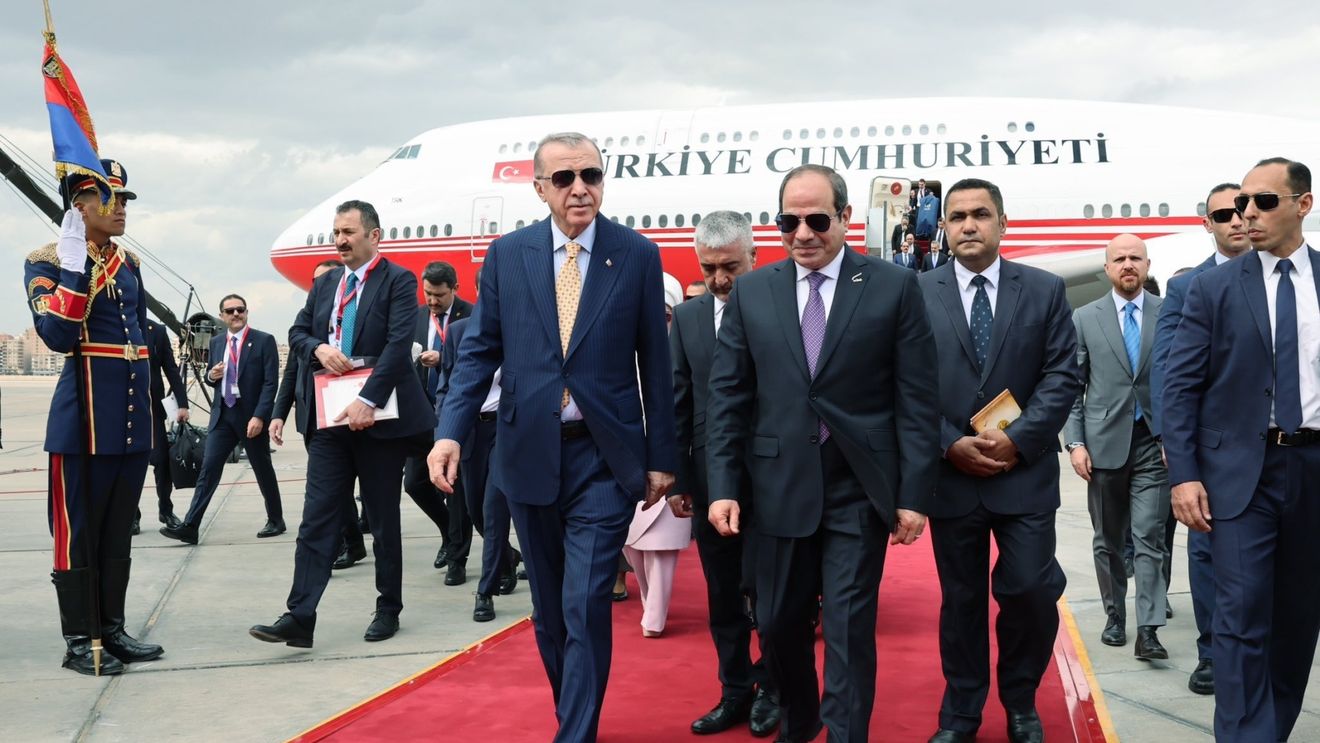 VIDEO Erdogan sosește în Egipt pentru prima dată din 2012, un pas important în direcția consolidării relațiilor bilaterale / Discuțiile cu el-Sisi se vor concentra pe ofensiva Israelului în Gaza