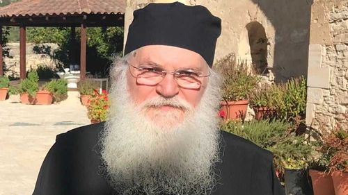 Stareţul Efrem Vatopedinul, unul dintre cei mai respectați duhovnici de la Muntele Athos, îndeamnă credincioșii să se vaccineze anti-Covid