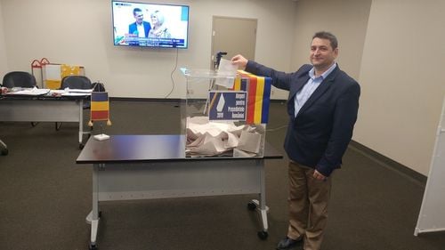 Mii de români votează în Canada și SUA, dar numarul este scăzut în comparatie cu 2014. "Ne rugăm ca oamenii să vină la vot" - oficial de la o secție din Montreal