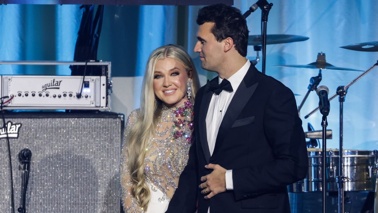 Erika Kirk, văduva lui Charlie Kirk și noul mesia al creștinismului MAGA