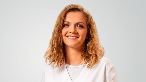 #MediciBuni Dr. Adriana Grivei: „Sedentarismul, mâncarea ultraprocesată, lipsa meselor luate în tihnă contribuie la apariția afecţiunilor digestive din ce în ce mai des”