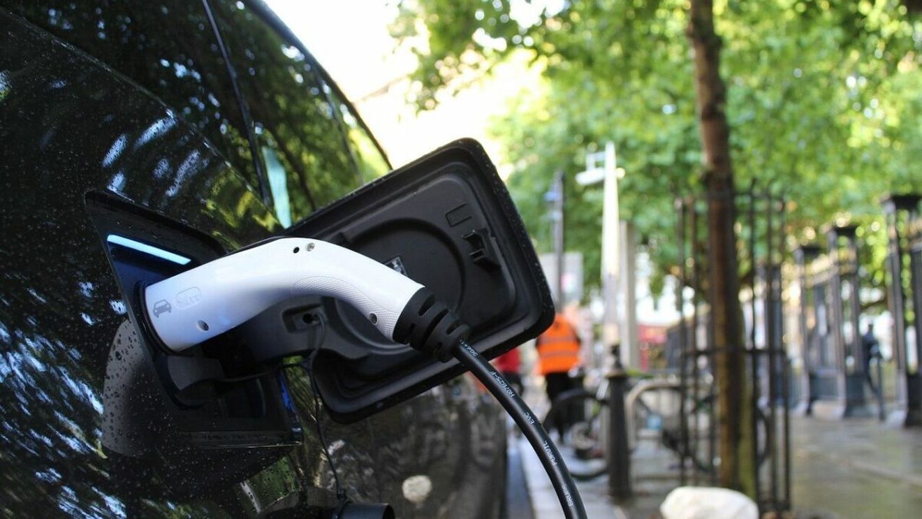Hoţii de cupru devastează staţiile de încărcare a automobilelor electrice din SUA