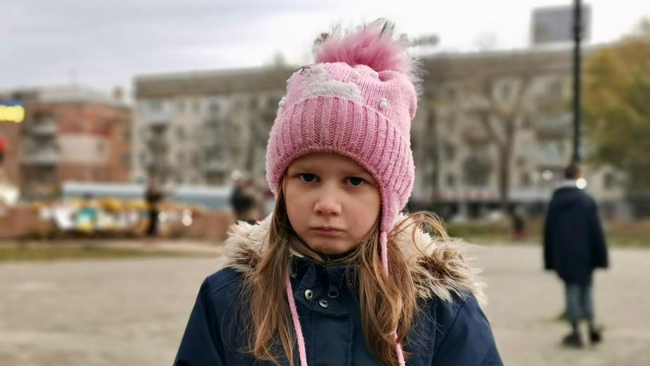 Expoziția de fotografie de război "Nadia. Vieţi în vreme de război" a echipei TVR, deschisă la Muzeul Regional de Artă din Cernăuți / ”Aceste fotografii sunt vii, se simte în ele viaţa”