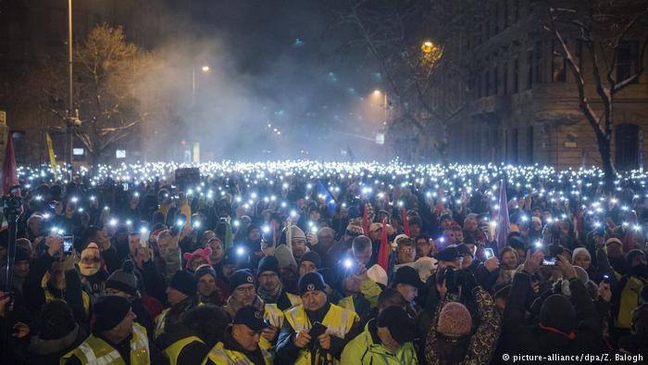 Ungaria: Proteste împotriva controlului guvernamental asupra mass-media dar și împotriva legii sclaviei