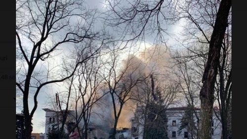 BREAKING Oficialii ucraineni susțin că Rusia a bombardat Teatrul din Mariupol în care se adăposteau peste 1000 de persoane
