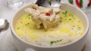 Nu sarmalele. Ciorba este adevăratul simbol gastronomic al României / Cosmin Dragomir (jurnalist culinar): „Ciorbele sunt chintesența bucătăriei tradiționale”