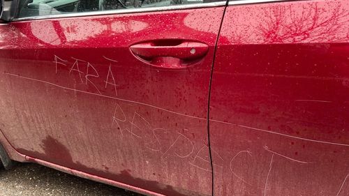 Mașina viceprimarului Timișoarei a fost vandalizată / Pe caroserie a fost zgâriat textul ”Fără respect” / ”Probabil că se va încerca pe orice cale intimidarea mea, dar vă anunț că nu renunț”
