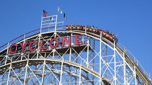 Un celebru roller coaster din New York, vechi de aproape 100 de ani, a fost închis pe termen nedeterminat