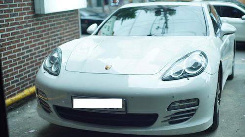 A vrut să vândă un Porsche Panamera, dar ”cumpărătorul” a fugit cu mașina / Poliția cercetează cazul