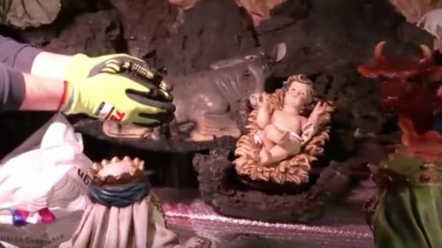 Reprezentare a scenei Naşterii Domnului, construită din cenuşă şi roci vulcanice provenite din erupţia de pe insula La Palma din arhipelagul Canare