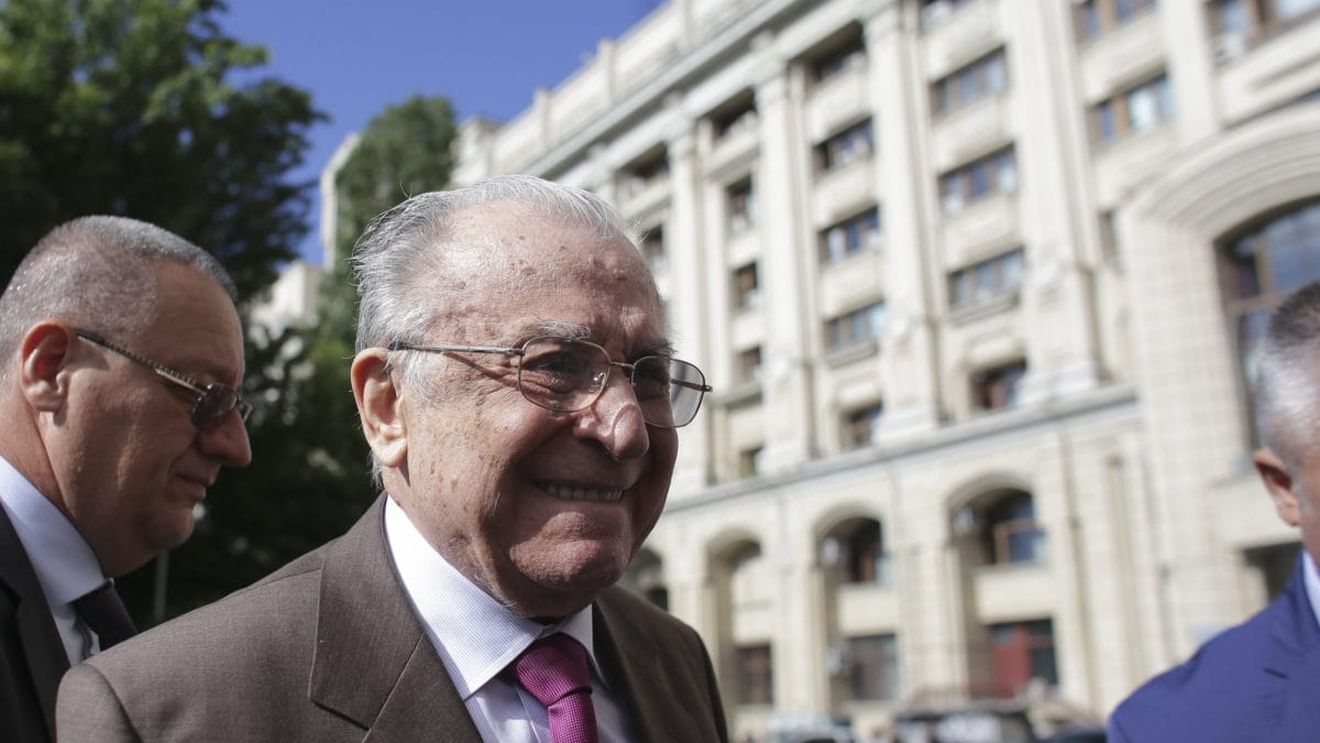 Iliescu acuză ”Le Figaro” de fake news și război mediatic și susține că nu a făcut nicio declarație pentru publicația franceză despre situația din PSD / Jurnalistul care l-a citat spune că are interviul înregistrat