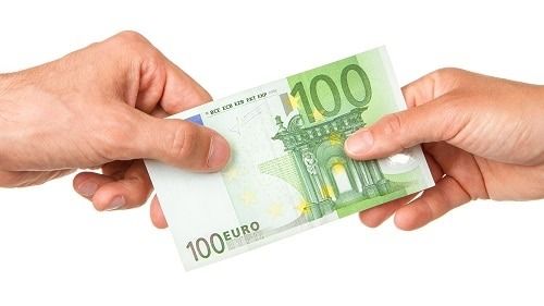 EXCLUSIV Românii din străinătate care trimit peste 1.000 de euro rudelor de acasă, vizaţi de statul român. Oficiul pentru Spălarea Banilor vrea să ştie toate detaliile fiecărei tranzacţii