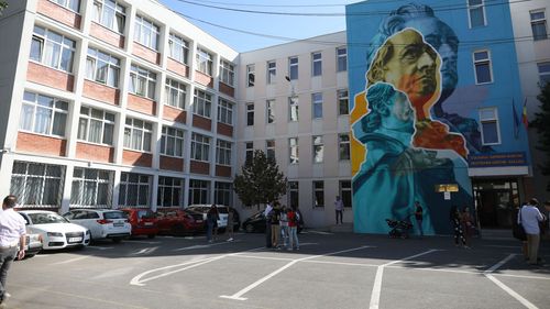 Demisie în bloc a directorilor Colegiului German Goethe din București, după ce ministrul Educației a trimis corpul de control în școală. Profesorii și personalul nedidactic protestează în semn de solidaritate cu conducerea școlii