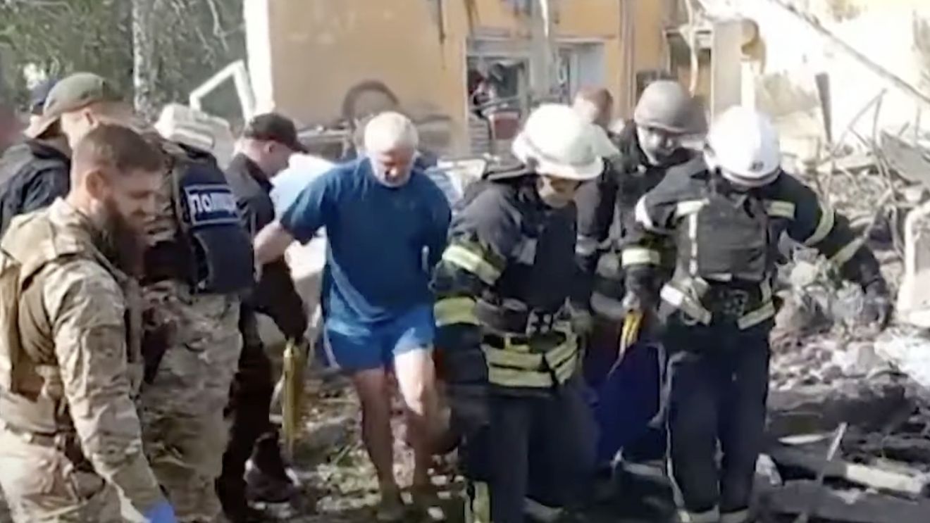 Cum a lăsat un atac cu rachete rusești un sat întreg de orfani în Ucraina