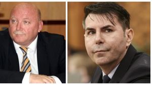 USR a depus la CCR două solicitări de invalidare a numirilor în funcțiile de judecători constituționali ale lui Cristian Deliorga și Gheorghe Stan pe care îi acuză că au încălcat chiar legea de funcționare a Curții