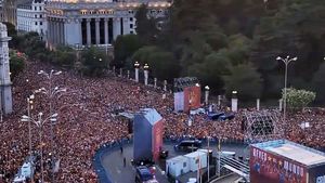 VIDEO: Isterie pe străzile Madridului: fanii au sărbătorit alături de echipă titlul mondial cucerit de Spania