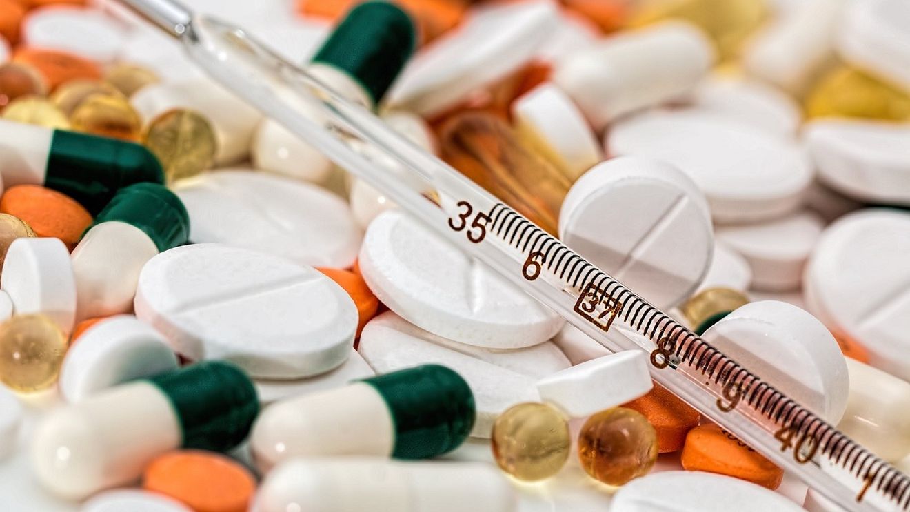 Criza medicamentelor: de ce sunt obligați pacienții români să cumpere tratamente din străinătate