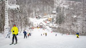 Primarul din Covasna cere ca reducerea personalului din administraţie să ţină cont de specificul oraşelor turistice / ”Trebuie să am mai mulţi lucrători la spaţiile verzi, să înfrumuseţez oraşul, să cosesc iarba, să mătur strada, că vin turiştii”