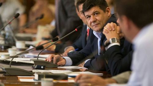 Directorul adjunct al DGASPC Galaţi, care declara că fata de 14 ani găsită plină de sânge pe strada a avut relaţii sexuale "consimţite", a demisionat după ce șeful Consiliului Județean i-a cerut să plece