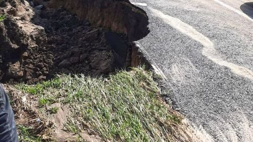 Cifrele finale ale dezastrului de pe drumurile afectate de inundaţii în Galaţi: Peste 77 de kilometri de drum judeţean, 83 de podeţe şi 44 de poduri / Valoarea pagubelor depășește 62 de milioane de lei