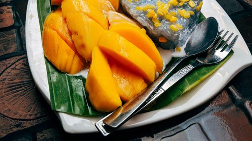 De ce orezul lipicios cu mango este unul dintre cele mai iubite deserturi din Thailanda și cum l-a transformat rapperul Milli într-un simbol național