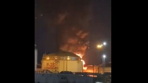 Rusia: Depozit de combustibil în flăcări în apropiere de Crimeea