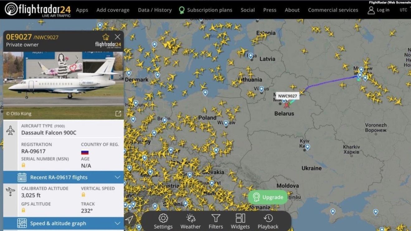 Avionul folosit de Ianukovici în Ucraina a aterizat la Minsk / Jurnaliștii ucraineni au urmărit traseul aeronavei de la începutul conflictului