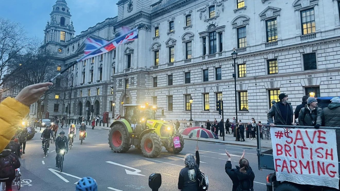 Fermierii britanici demonstrează împotriva introducerii taxei de moștenire