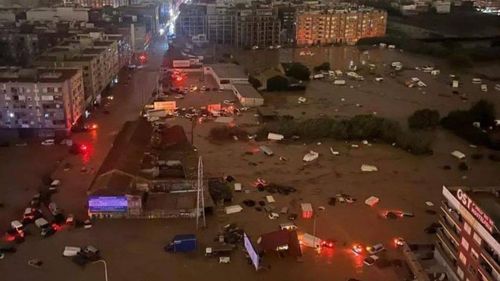 Piloții MotoGP sunt împotriva organizării cursei în Valencia și îndeamnă la ajutarea victimelor afectate de inundații / Cinci meciuri de fotbal din Spania, inclusiv Valencia - Real Madrid, amânate”