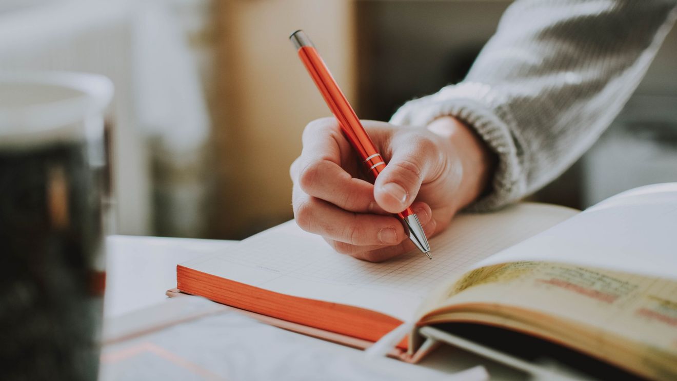 Ministerul Educaţiei: Limba română va fi parte din oferta educaţională a Universităţii Cambridge din Marea Britanie