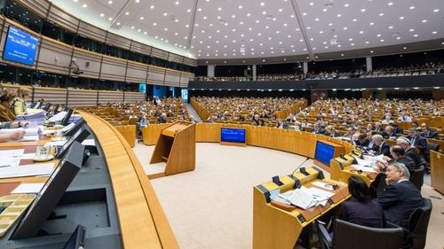 Primul deces în Parlamentul European: Un angajat contractual în vârstă de 41 de ani / Funcționarii au fost avertizați că tot mai mulți colegi se confruntă cu cazuri de infecție cu coronavirus printre apropiați, iar unii au fost direct afectați 