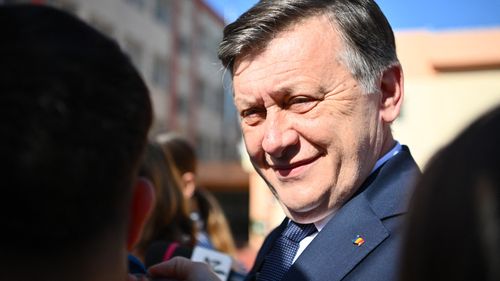 Crin Antonescu, revenire după ce a pierdut alegerile prezidențiale: Am dreptul să nu fiu luat în turmă pentru o nouă “salvare” a țării. Între demagogi de joasă speță care urmează să distrugă România mea și securistoizii