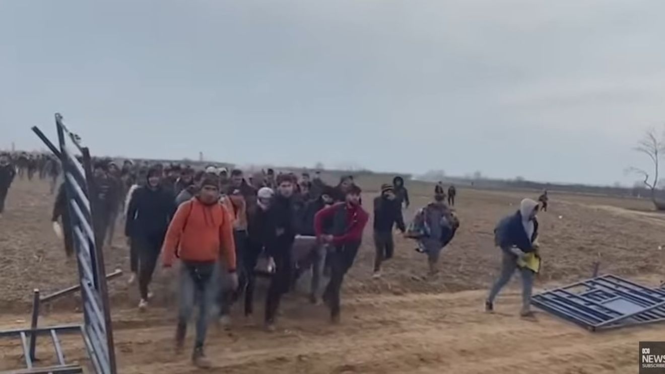 Erdogan: Un nou val migratoriu este inevitabil dacă nu se iau măsurile necesare / Turcia, care a primit deja cinci milioane de refugiaţi, nu poate suporta o povară migratorie suplimentară