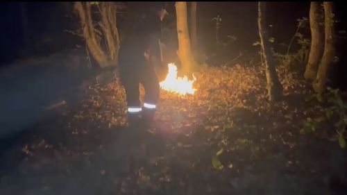 Pompierii din Cluj intervin de mai bine de 24 de ore pentru stingerea unui incendiu la litiera pădurii din apropierea drumului Sfântul Ioan