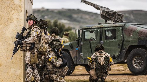 Desfășurare fără precedent: Armata spaniolă folosește trei trenuri pentru a transporta 200 de vehicule pentru operațiuni speciale în România / Steadfast Dart 25, cel mai mare exercițiu pe care NATO îl va desfășura în acest an