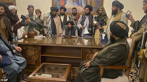 Ambasada Chinei rămâne activă în Afganistan / Talibanii anunță că vor primi sprijin pentru tratamentul Covid din partea acestei țări