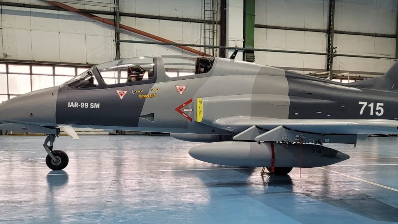 Blocaj major în programul de modernizare al avionului IAR-99 SM / Cinci aparate sunt „gata de livrare”, însă nu au softul omologat / Dispută între Avioane Craiova și israelienii de la Elbit Systems