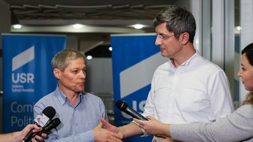 Reacție virulentă a lui Dacian Cioloș față de noua sesizare a DLAF la adresa lui Dan Barna: ”O mizerie, a treia oară când Barna e vizat în momente-cheie de instituțiile statului. Sunt trei coincidențe stranii” 