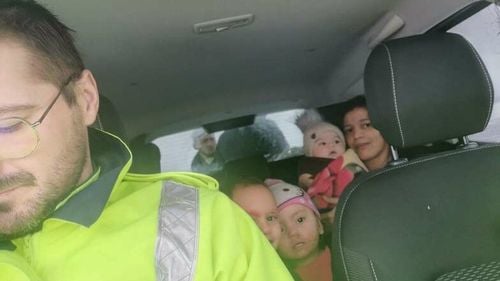 Vaslui: O mașină s-a răsturnat pe DE 581, printre pasageri aflându-se o femeie cu 3 copii