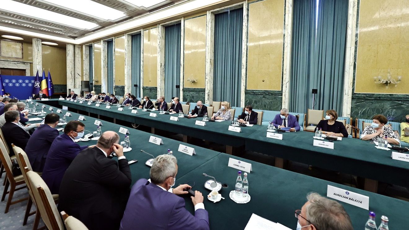 Surse: Niciun rector nu a ridicat problema plagiatului în fața premierului Ciucă, la întâlnirea de la Guvern, sau a desființării CNADTCU, ori a acordării titlurilor de doctor de către universități, propuse în proiectele legilor Educației