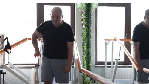 În Germania, i-au spus că nu are nicio șansă după AVC. În Spitalul de Recuperare Medicală ”Sfântul Sava” din Pantelimon, Ilfov, a fost salvat în numai două săptămâni