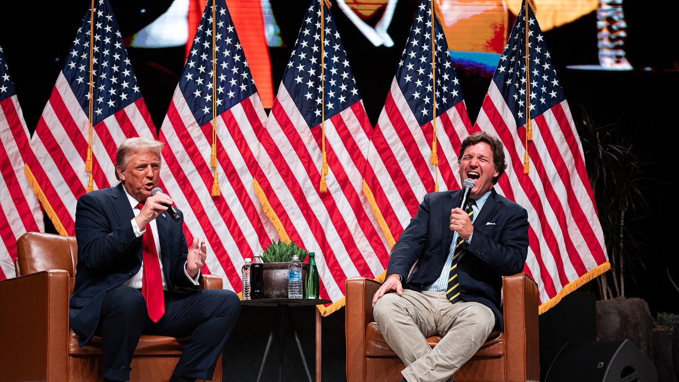 Tucker Carlson spune că regretă că l-a susținut pe Donald Trump și că este „chinuit de acest lucru”
