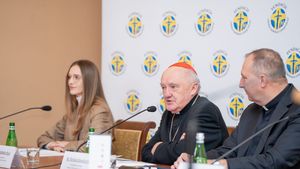 Cursurile de religie din școli ar trebui să fie obligatorii pentru toți elevii, spune un cardinal polonez de frunte