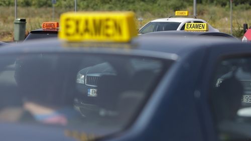 EXCLUSIV Permisul de conducere, tot mai greu de obținut / Timp de așteptare de până la șase luni pentru examen / Cum explică școlile de șoferi și poliția întârzierile mari