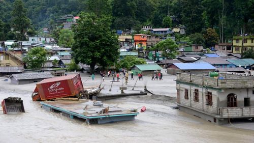 India va începe de anul viitor să monitorizeze lacurile glaciare de mare risc pentru inundaţii / Lacul Lhonak din estul masivului Himalaya s-a revărsat în urmă cu două săptămâni şi a provocat importante pagube 