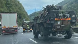 Trafic îngreunat pe Valea Oltului: mai multe vehicule dintr-o coloană militară s-au oprit pe șosea