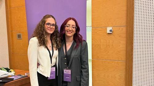 INTERVIU Două eleve de liceu au înființat un club online de lectură, inspirate de serialul Gilmore Girls: Mi-aș dori ca lecturile obligatorii să fie prezentate într-o manieră mai modernă și adaptată nevoilor noastre