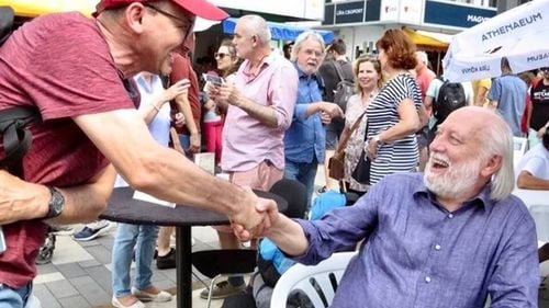 Amintiri cu laureatul Nobel László Krasznahorkai la Timișoara. Scriitorul maghiar a fost în capitala Banatului în urmă cu 11 ani. A vrut să viziteze o piață agroalimentară