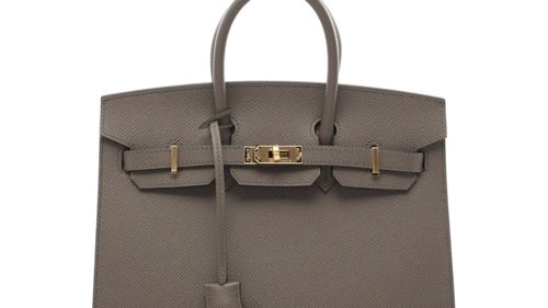 Primul exemplar Birkin, creat pentru Jane Birkin în 1984, va fi scos la licitație de Sotheby’s la Paris